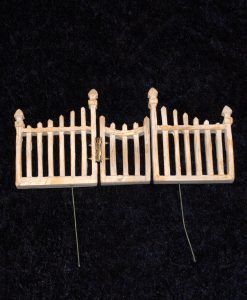 Wichtel, Mini-Garten Krippenzubehör Zaun mit Tor Lattenzaun aus Polystone ca. 15 cm, Wichtelzubehör, Minigarten, Puppenhaus, Modellbau,