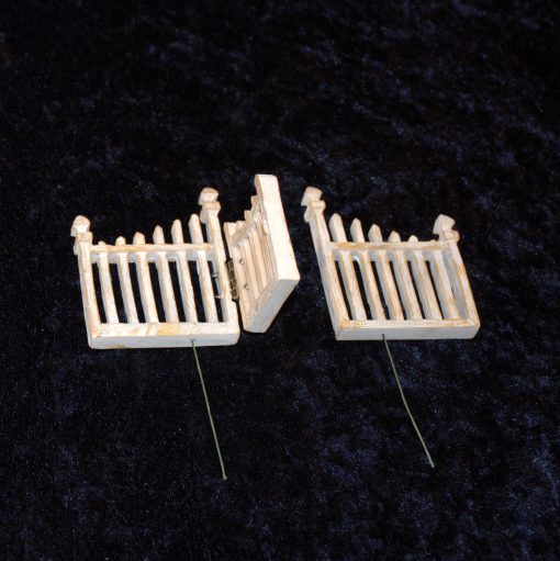 Wichtel, Mini-Garten Krippenzubehör Zaun mit Tor Lattenzaun aus Polystone ca. 15 cm, Wichtelzubehör, Minigarten, Puppenhaus, Modellbau, – Bild 2