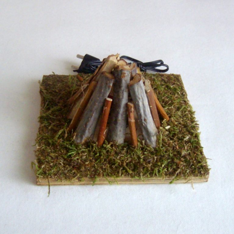 Krippenzubehör hohes Lagerfeuer mit Beleuchtung E10, Hirtenfeuer