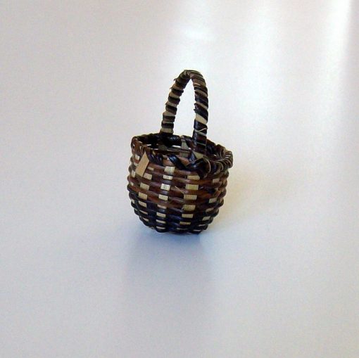 Krippenzubehör kleiner Korb, Körbchen, ca. 4 cm Höhe, leerer Eierkorb, Wichtelzubehör, Krippendeko, Puppenstube, Mini-Garten – Bild 4