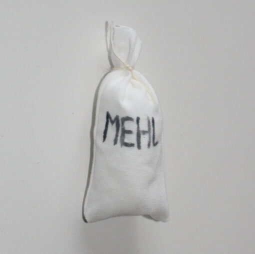 Krippenzubehör Mehlsack mit Aufschrift Mehl, Sack 6 - 7 cm, Wichtelzubehör – Bild 2