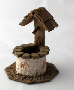 Krippenzubehör Brunnen weiß mit Dach, Hofbrunnen 12 cm Krippendekoration