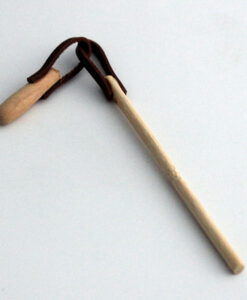 Krippenzubehör Dreschflegel mit Lederband 13 cm Krippendekoration Ernte Bauernhof Werkzeug Arbeitsgerät