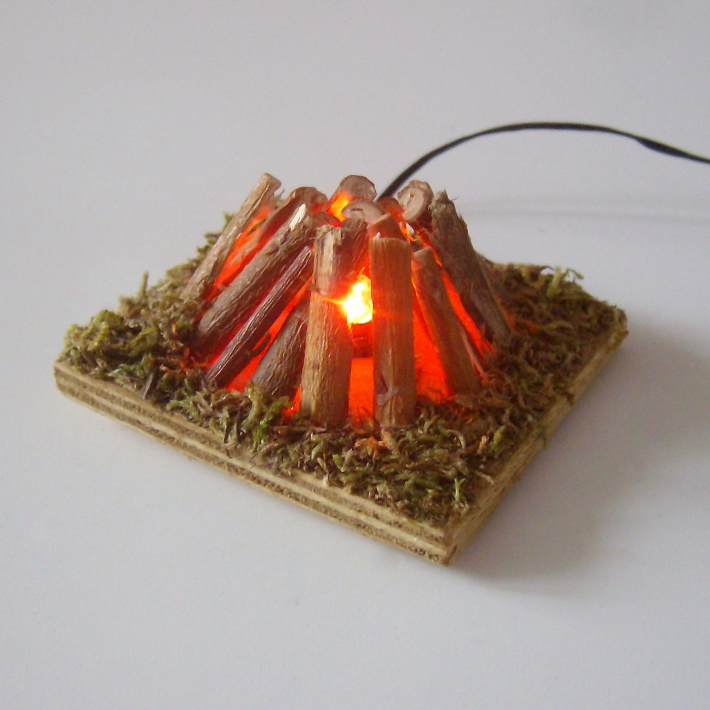Feuerstelle Krippenzubehör hohes Lagerfeuer mit Beleuchtung E10 Hirtenfeuer 