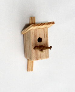 Krippenzubehör, Minigarten, Nistkasten, Starenkasten, natur, mit Vogel, Modellbau, Puppenstube, Miniatur