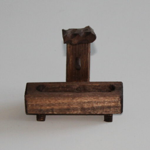 Krippenzubehör Tränke, Wassertrog mit Säule, Brunnen, 8 cm, Krippendekoration, Handarbeit, Mini-Garten – Bild 2