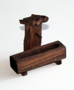 Krippenzubehör Tränke, Wassertrog mit Säule, Brunnen, 8 cm, Krippendekoration, Handarbeit, Mini-Garten