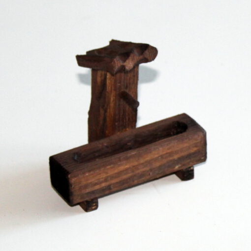 Krippenzubehör Tränke, Wassertrog mit Säule, Brunnen, 8 cm, Krippendekoration, Handarbeit, Mini-Garten