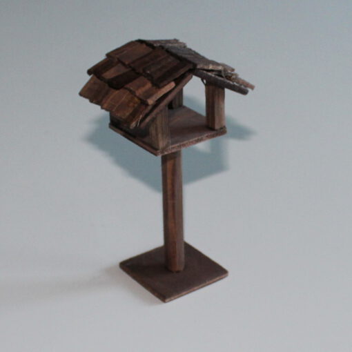 Krippenzubehör Vogelfutterhaus auf Stab, ca. 13 cm, Vogel, Tauben, Vögel, Krippendekoration, Mini-Garten, Puppenhaus, – Bild 2